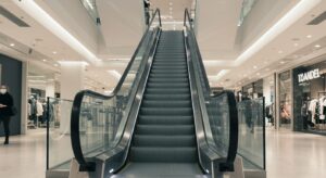 日本のエスカレーター立ち位置ルール｜東京大阪の違いとマナー